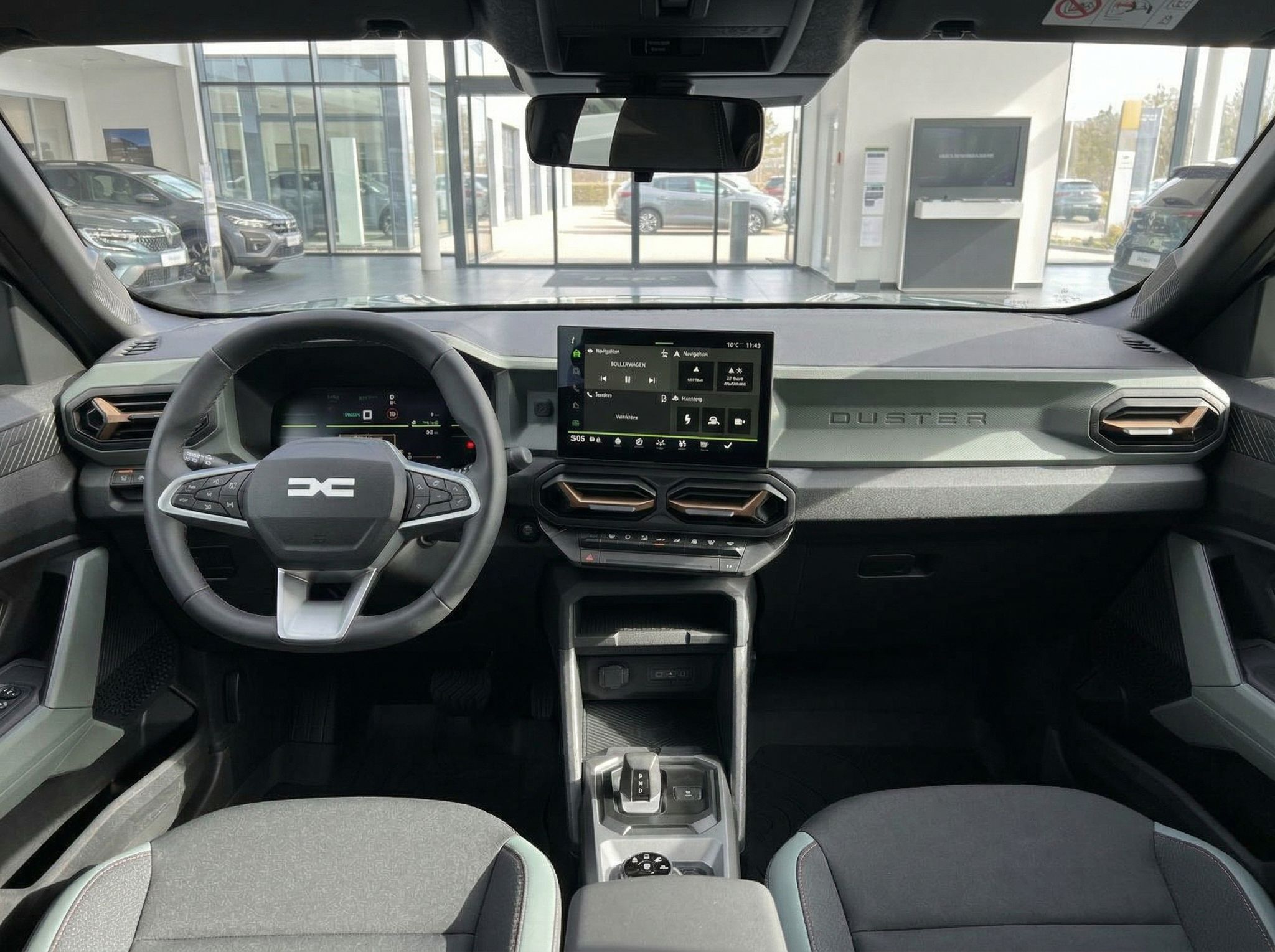 Dacia Duster Innenraum mit modernem Dashboard, Touchscreen-Display und grauer Ausstattung