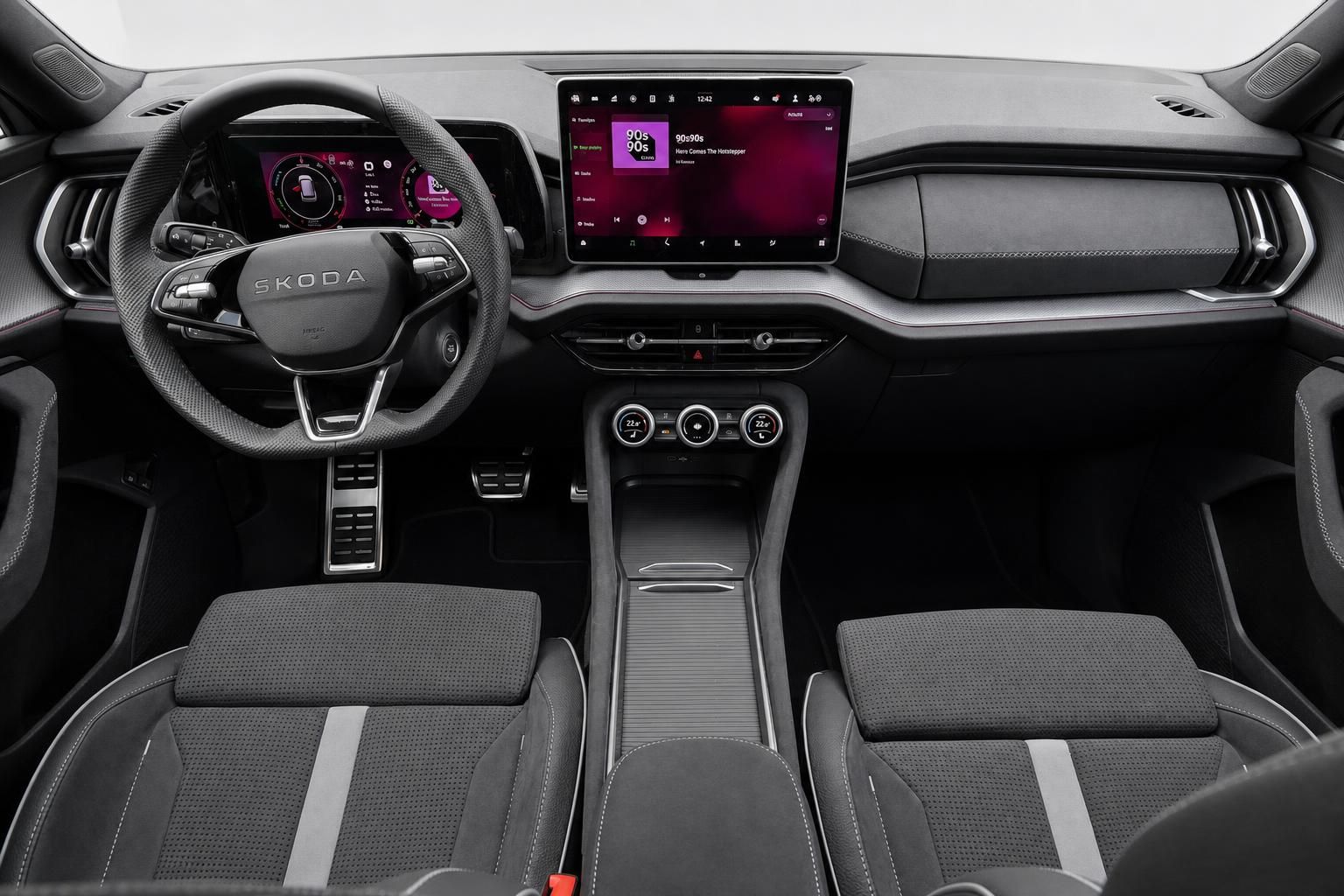 Skoda Cockpit mit Lenkrad, Digitaltacho und Infotainment-Display