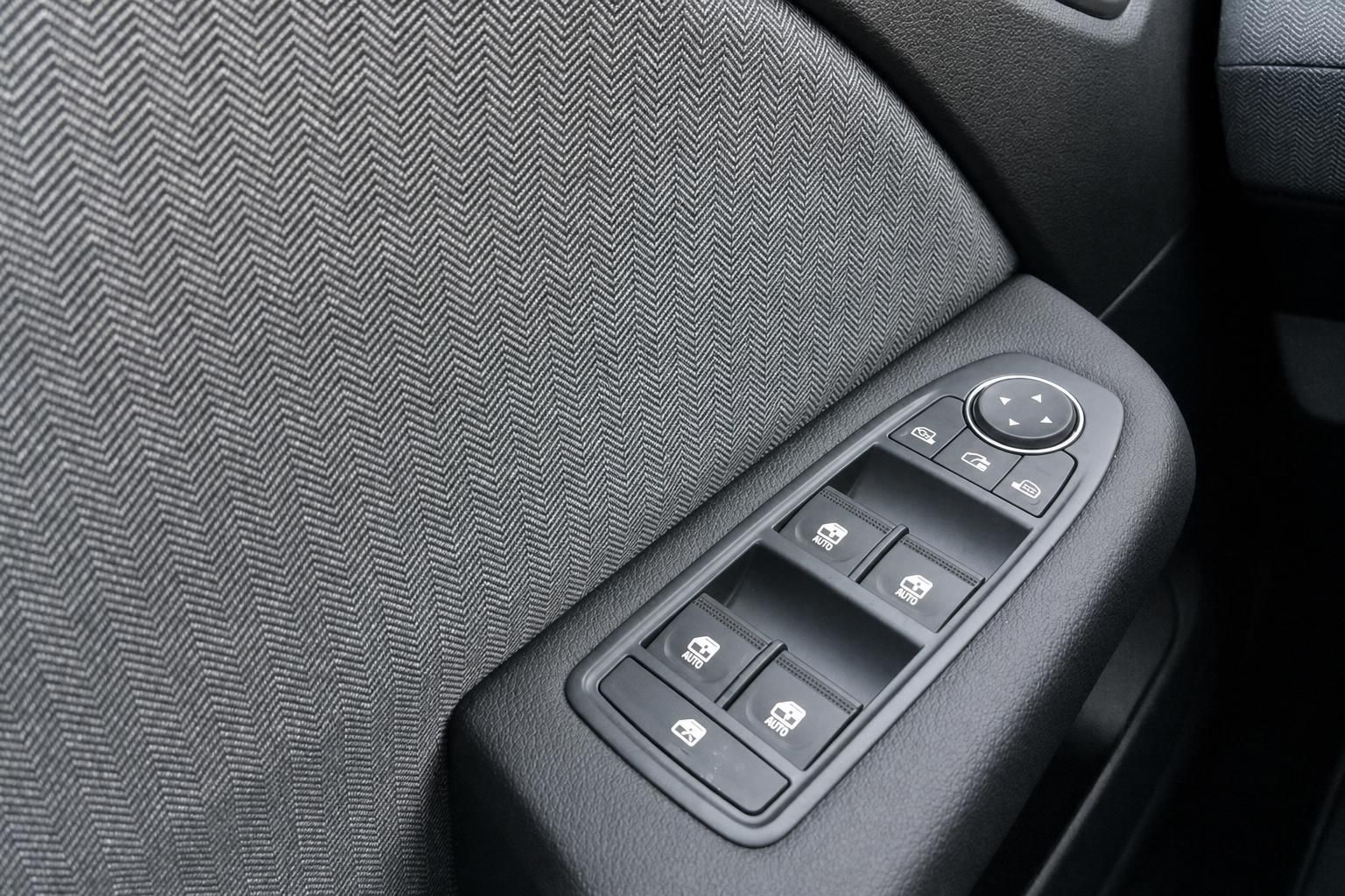 Renault Fensterheber-Bedienfeld in der Fahrertür mit Spiegeljustierung