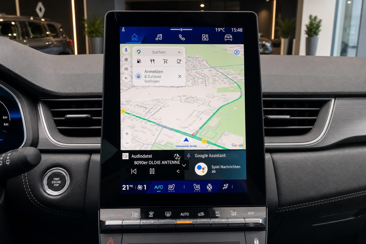 Renault Touchscreen Navigationssystem mit Google Maps Anzeige