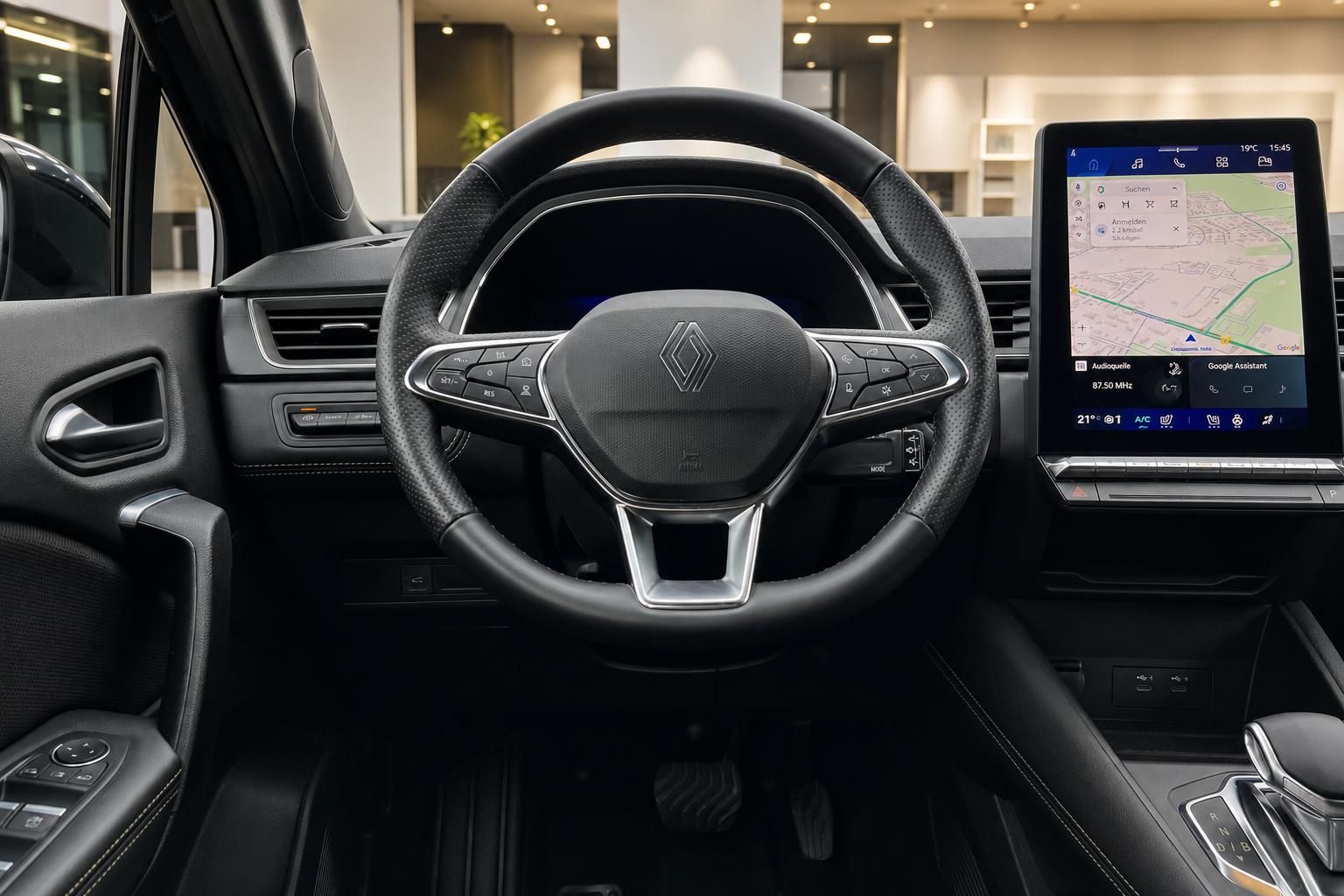 Renault Lenkrad und Cockpit mit Navigationsbildschirm im Detail