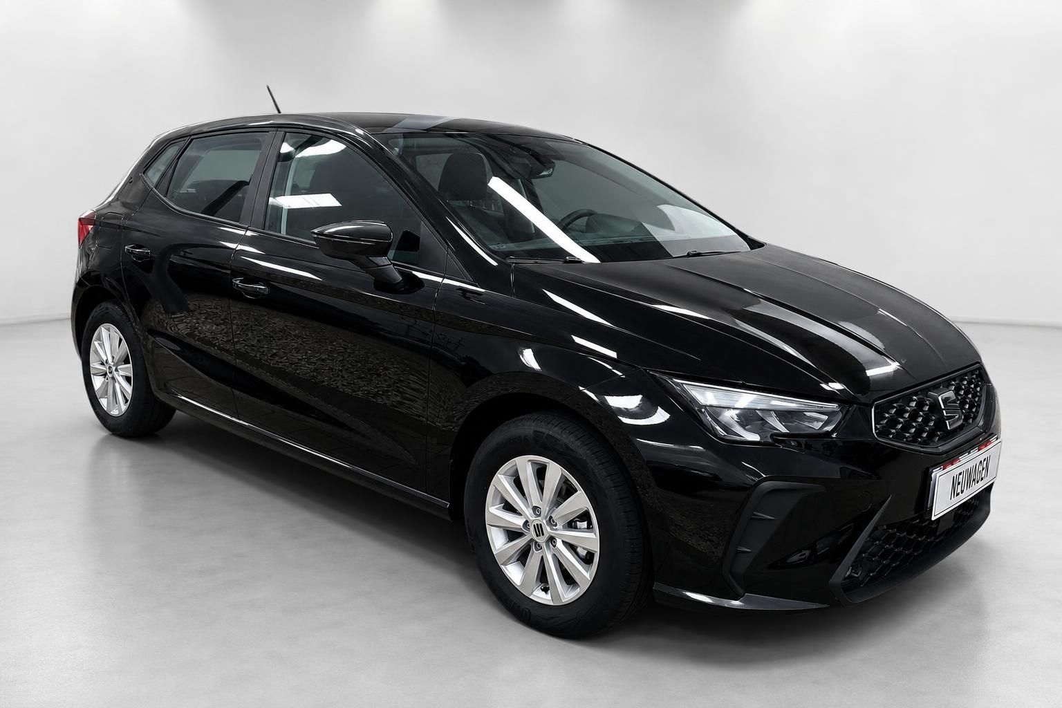 SEAT Ibiza schwarz Neuwagen Seitenansicht schraeg vorne