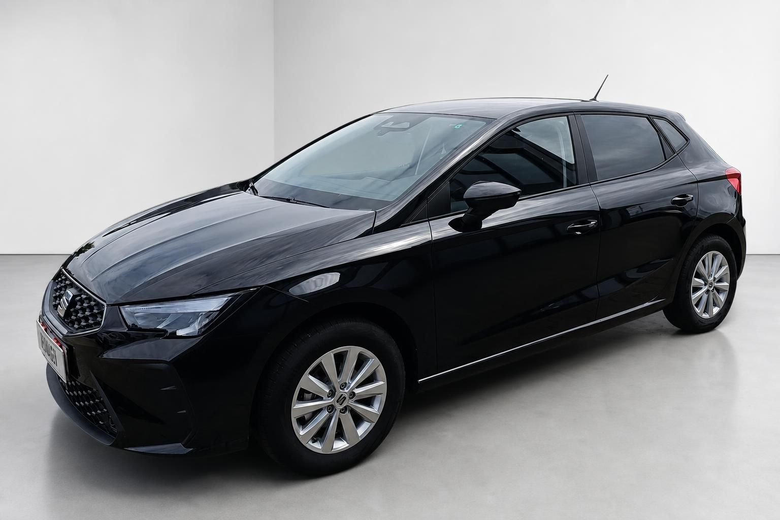 SEAT Ibiza schwarz Neuwagen Seitenansicht schraeg vorne