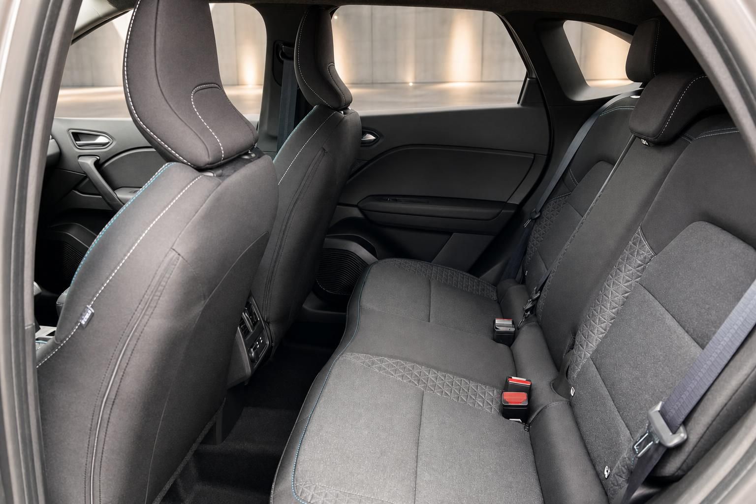 Renault Fond-Sitzreihe mit grauen Stoffsitzen und ergonomischer Polsterung