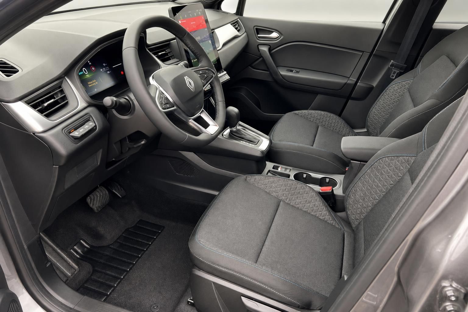 Renault Symbioz Cockpit - Fahrerplatz mit Touchscreen, Lenkrad und Automatikgetriebe