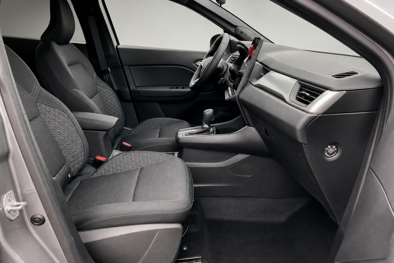 Renault Symbioz Innenraum - Beifahrerseite mit grauen Stoffsitzen und modernem Dashboard