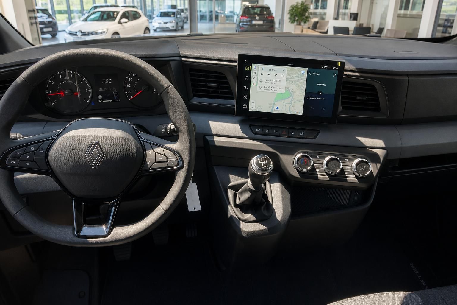 Renault Transporter Armaturenbrett mit Touchscreen Display und Schaltgetriebe