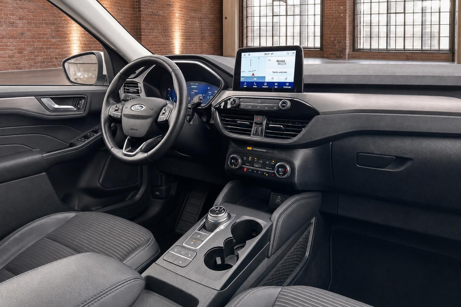 Ford Cockpit mit Touchscreen und Mittelkonsole im Detail