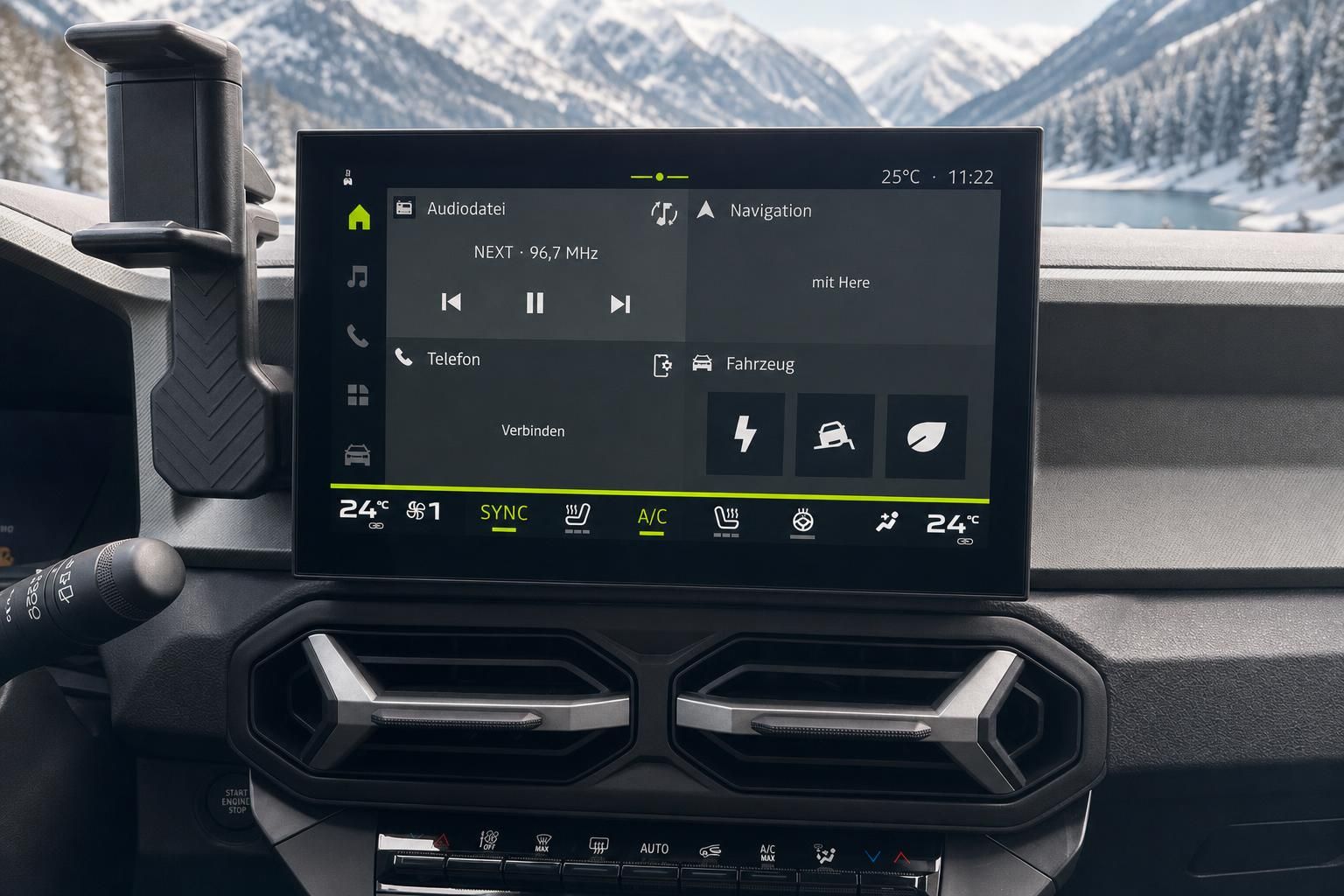 Infotainment-System Display mit Navigation und Klimaanlage in Fahrzeug-Cockpit