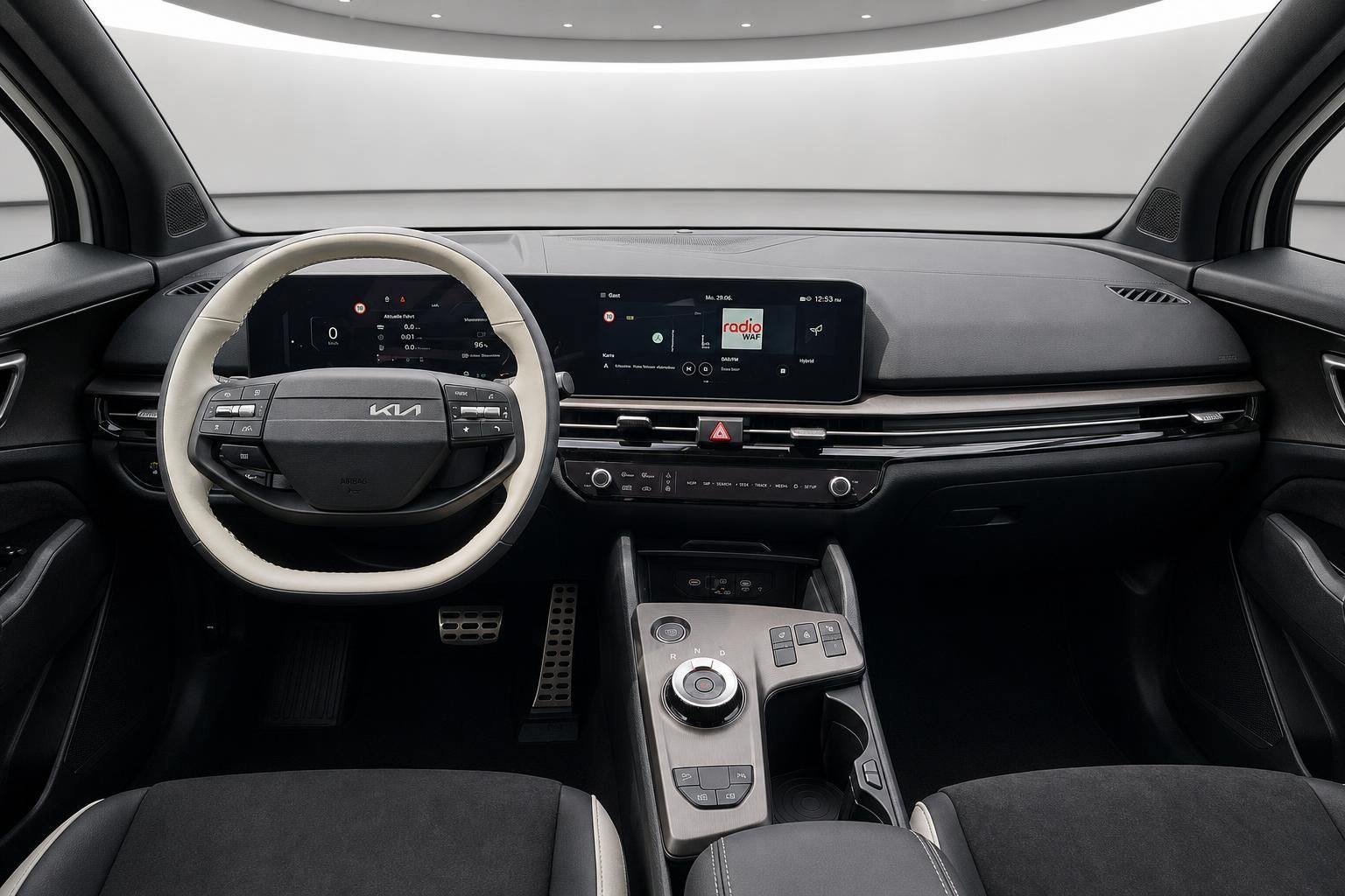 Kia Cockpit mit Lenkrad, Digitaldisplay und Navigationssystem
