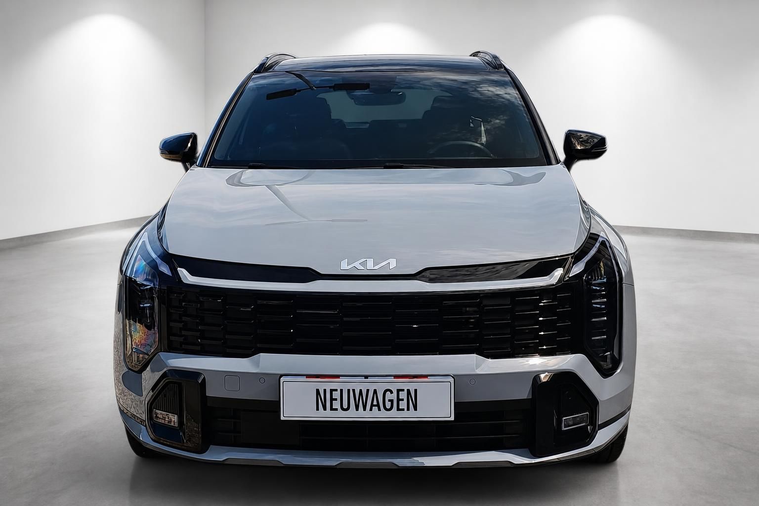 Kia Sportage in Weiß, Frontansicht direkt im Studio