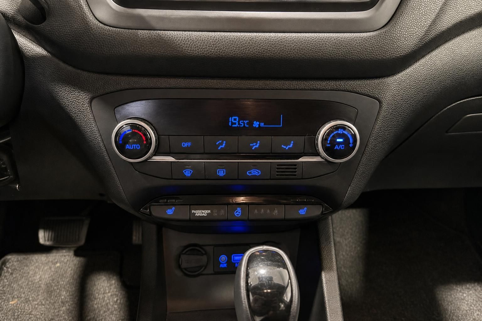 Innenraum Hyundai mit Klimaautomatik und Sitzheizung Bedienelementen