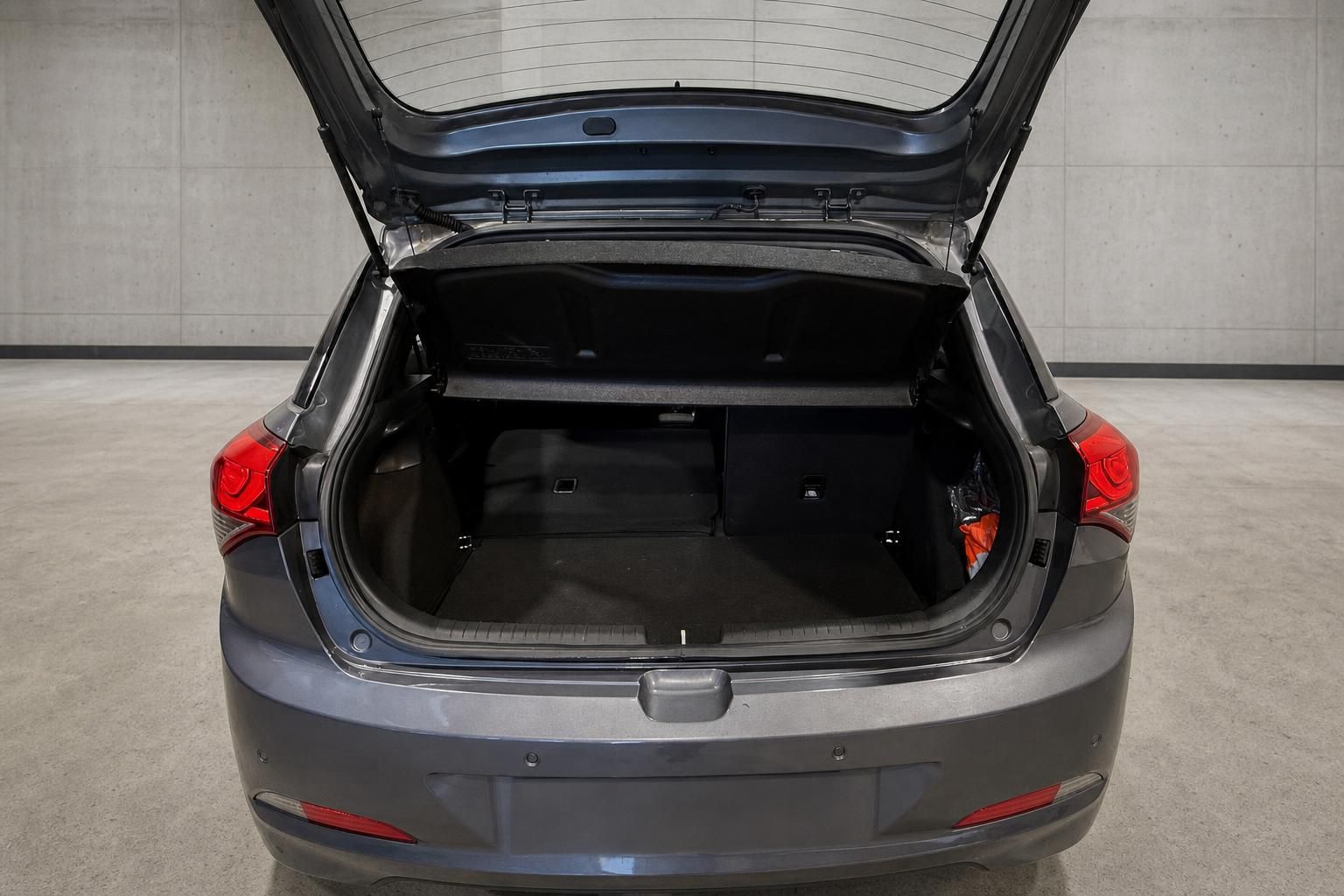 Hyundai Kofferraum mit geoeffneter Heckklappe und Laderaum