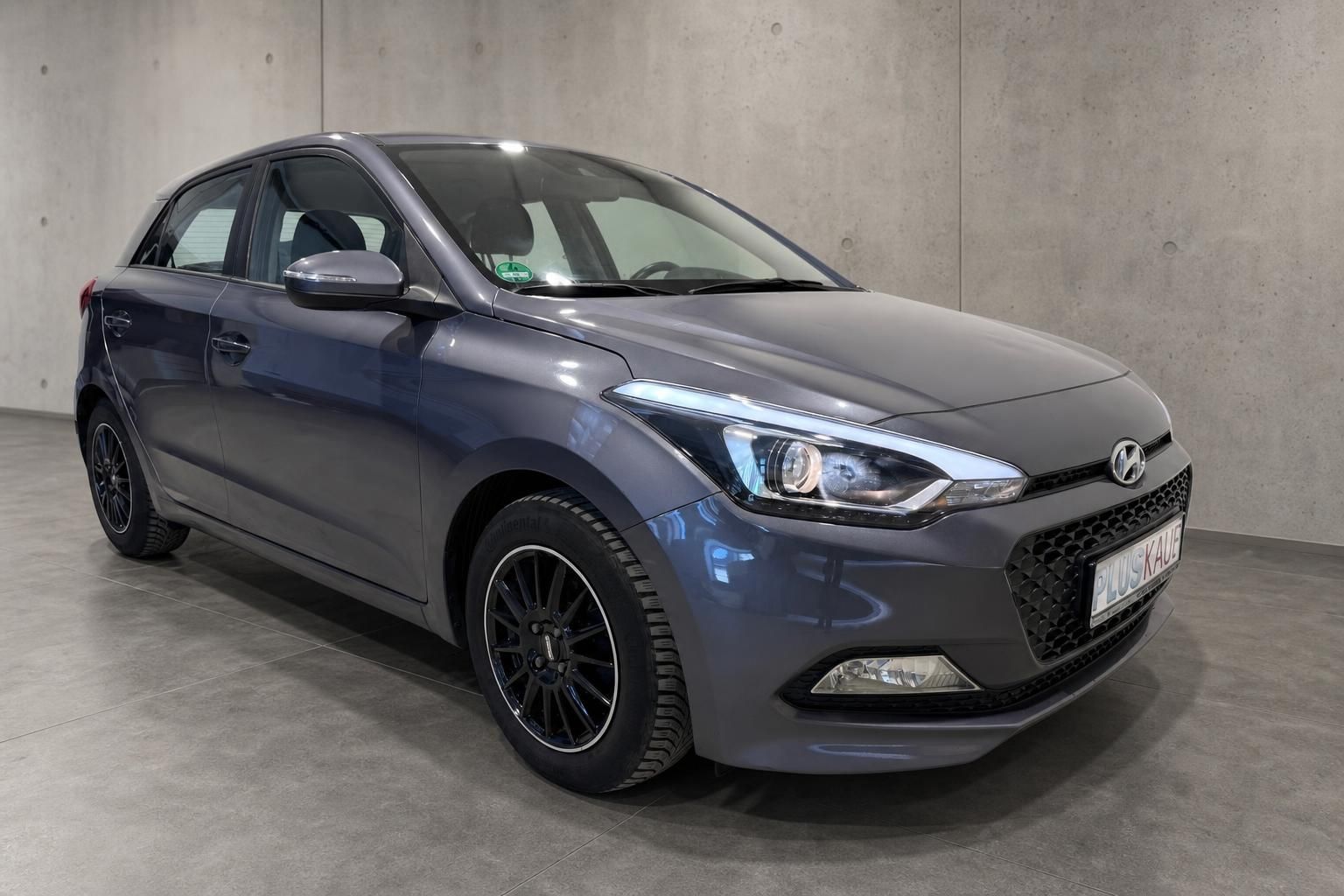 Hyundai i20 grau Frontansicht Nahaufnahme Gebrauchtwagen
