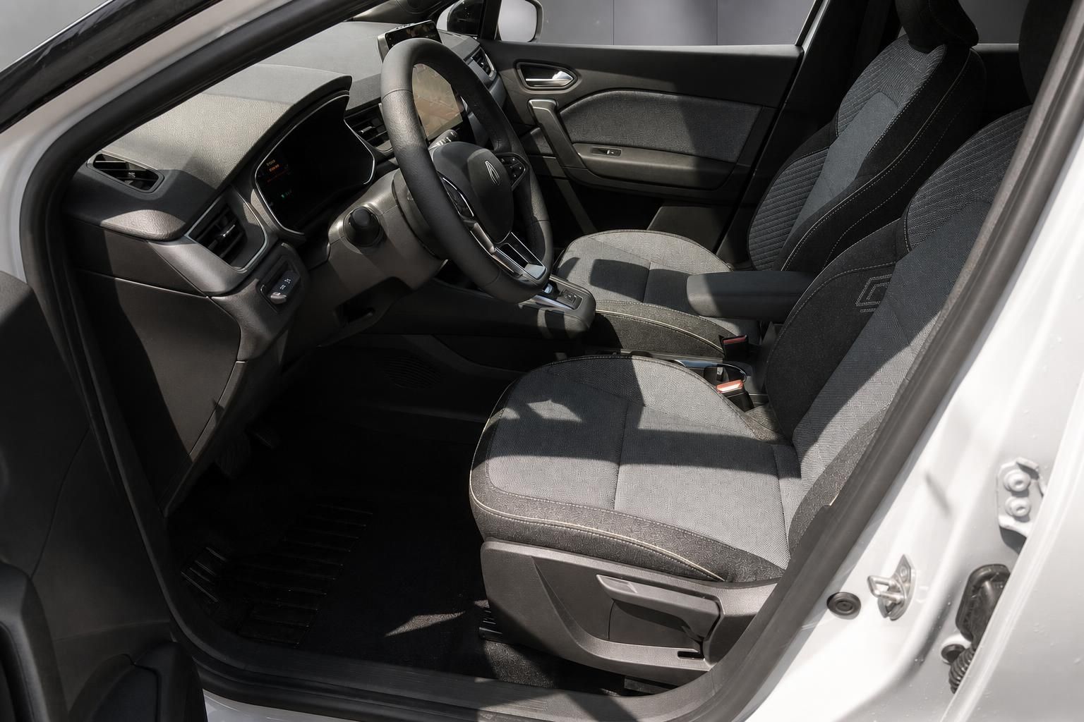 Renault Innenraum mit Sitzen und Cockpit im Detail