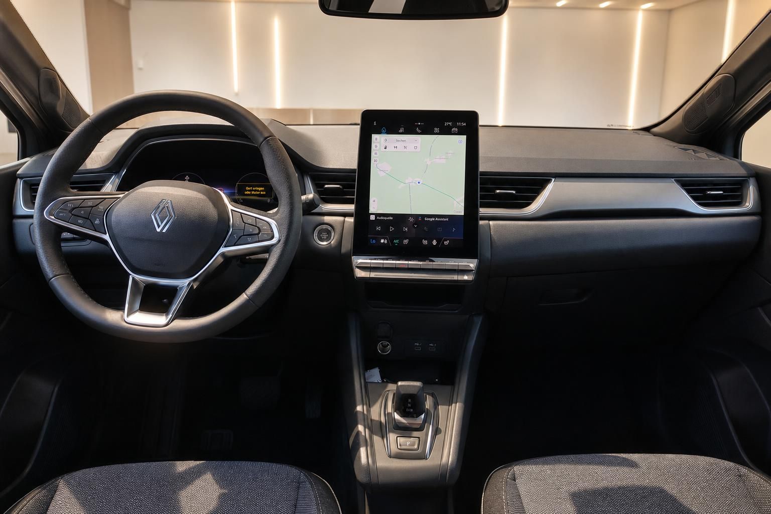Renault Cockpit mit Lenkrad und Touchscreen Navigation
