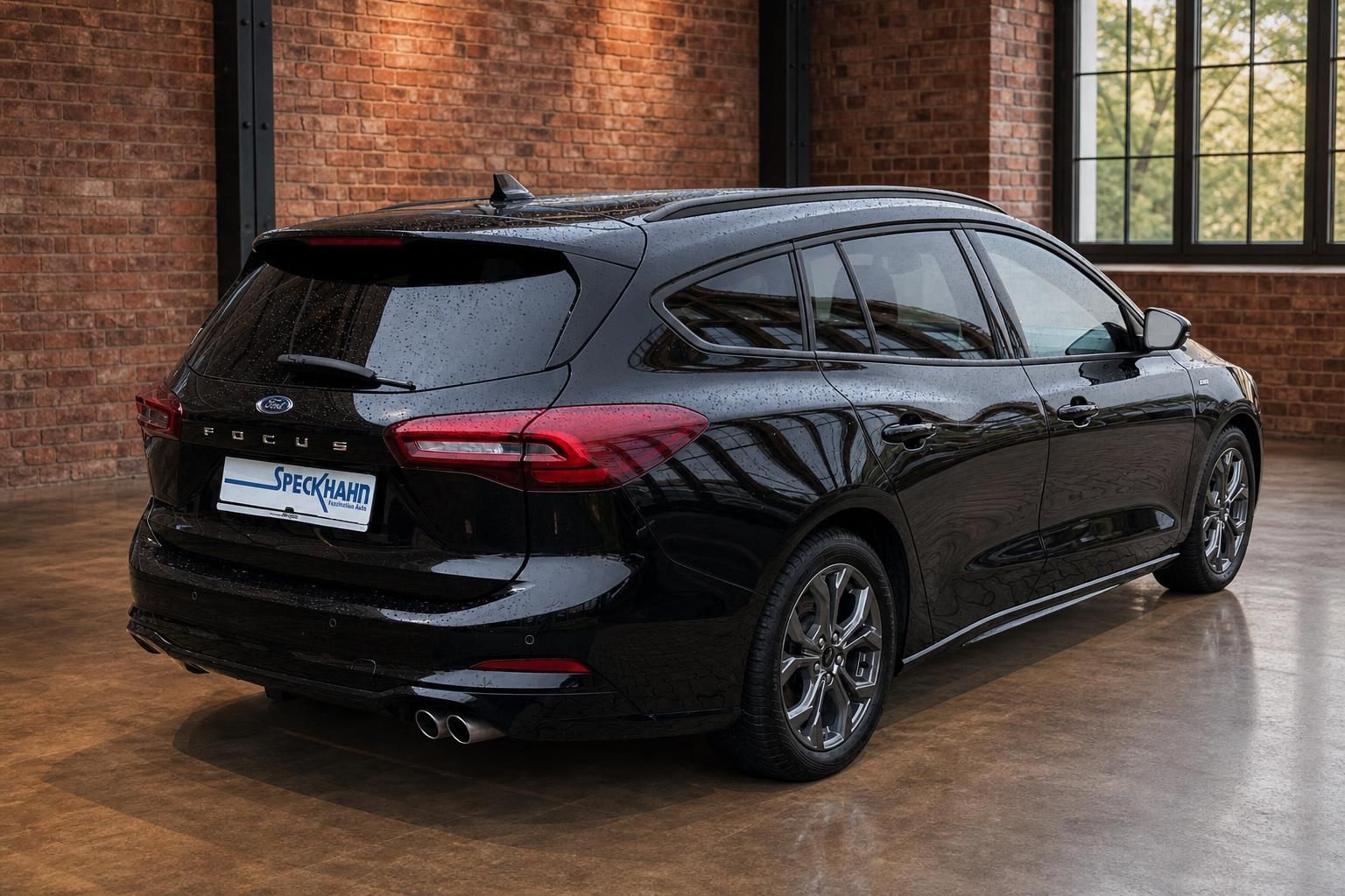 Ford Focus Turnier schwarz Heck-Seitenansicht Detailfoto