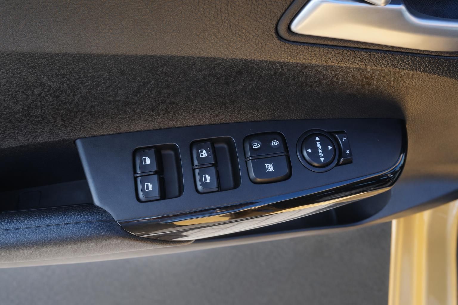 Kia Picanto elektrische Fensterheber und Spiegelverstellung in der Fahrertür