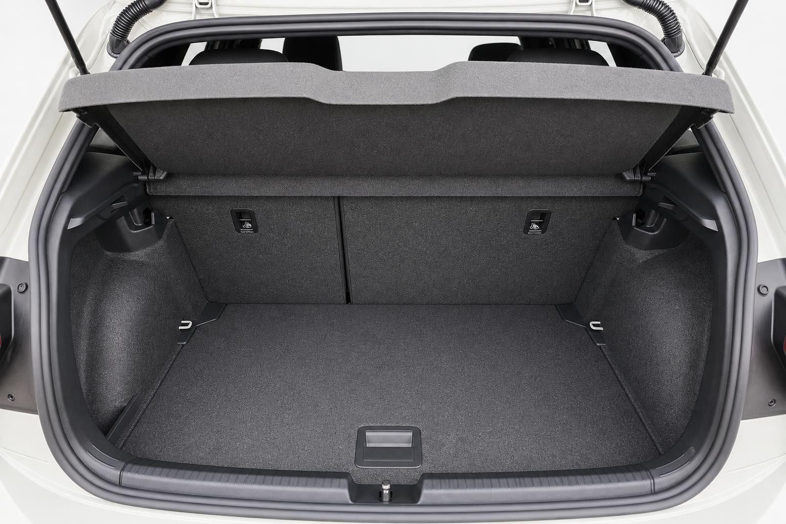 VW Polo GTI Kofferraum mit viel Stauraum und Rollo