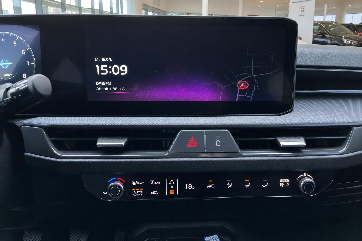 Kia Stonic Infotainment-Display und Klimabedienung im Detail