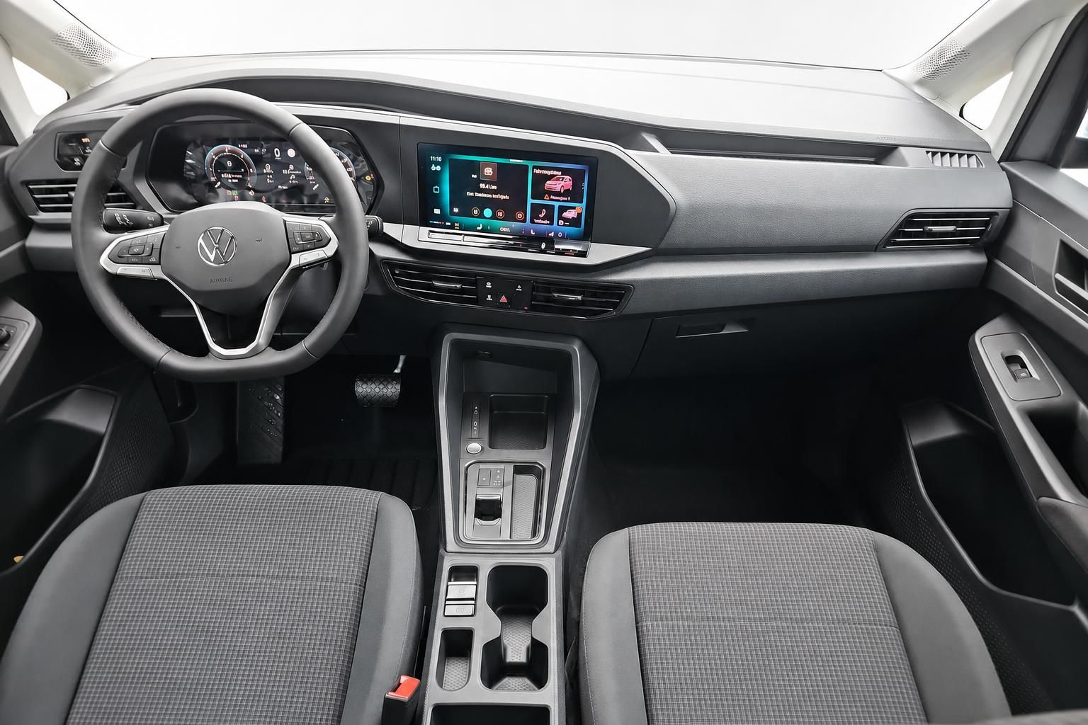 VW Caddy Cockpit mit Lenkrad, Digitaltacho und Touchscreen-Infotainment