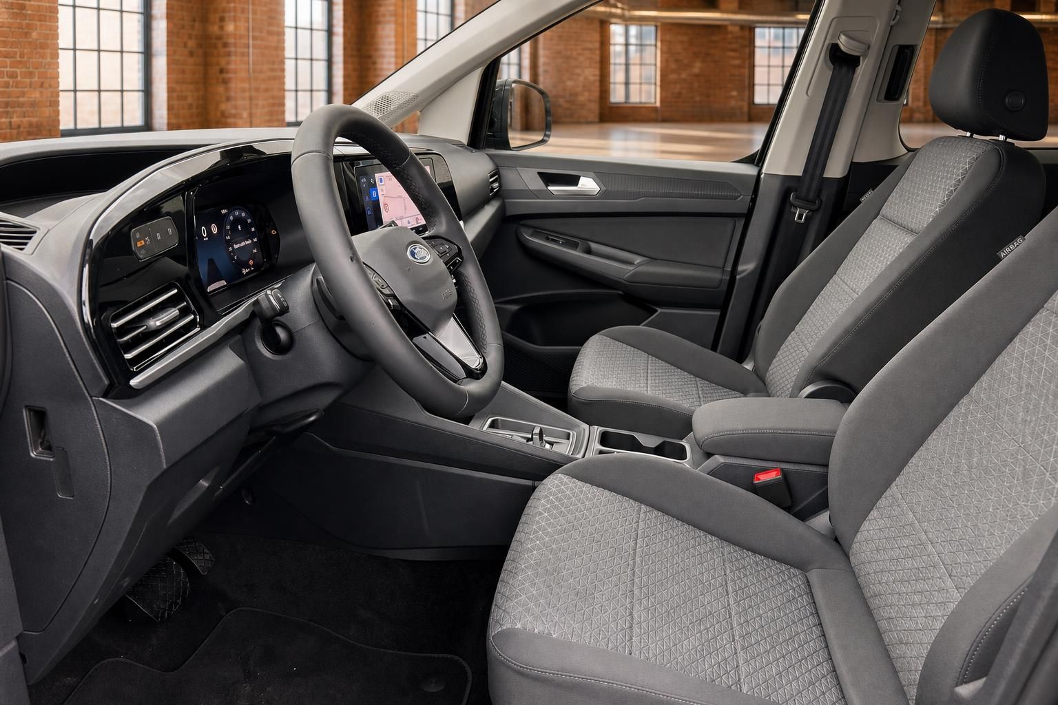 Ford Innenraum: Vordersitze, Lenkrad und Cockpit mit Touchscreen