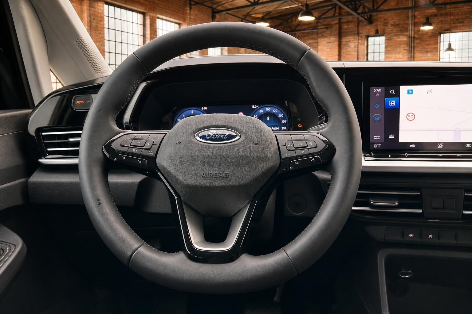 Ford Lenkrad Nahaufnahme mit Bedienelementen und Digitaldisplay