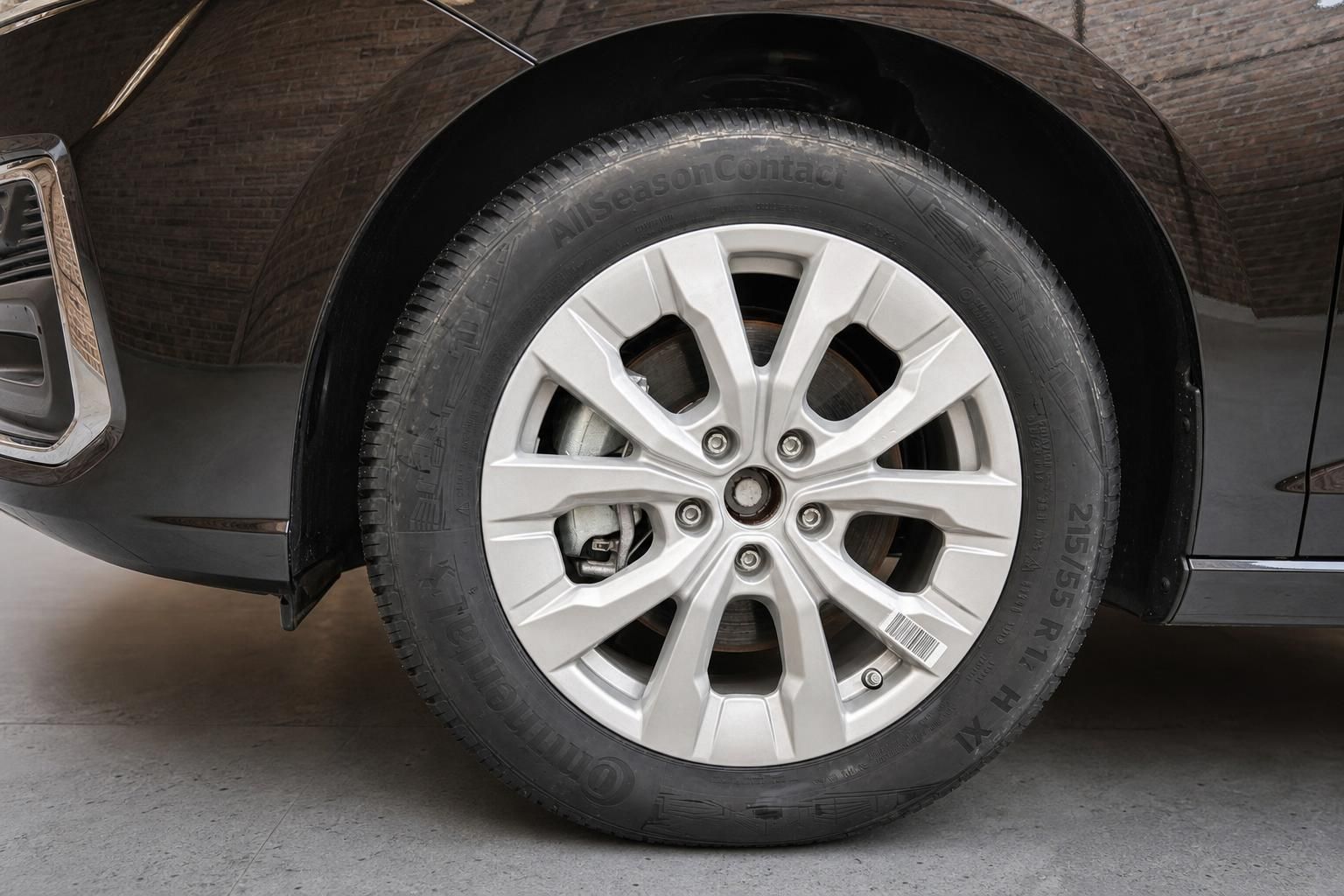Nahaufnahme Leichtmetallfelge und Reifen des Ford Van