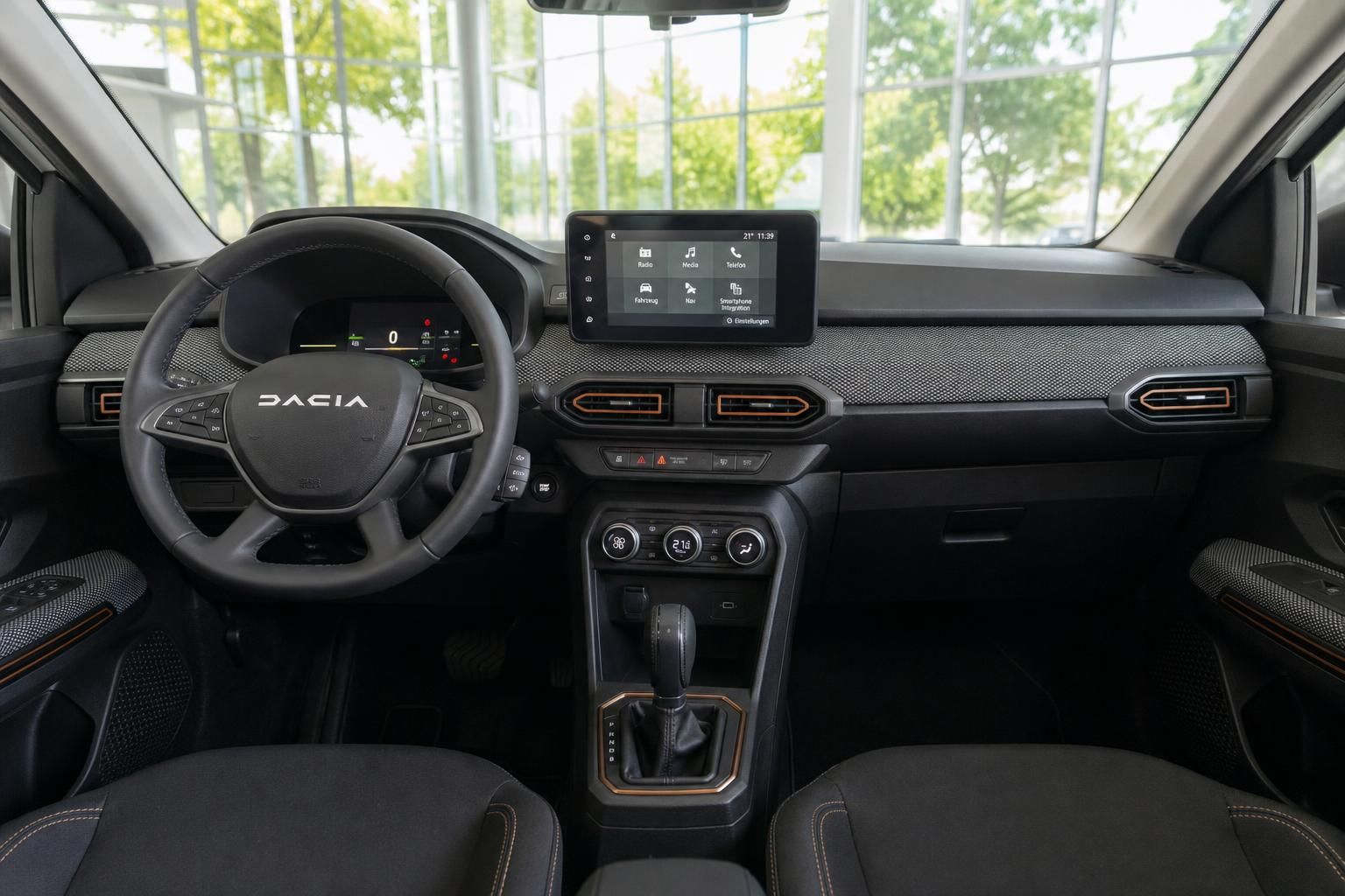 Dacia Armaturenbrett mit Lenkrad, Touchscreen-Display und moderner Klimaanlage