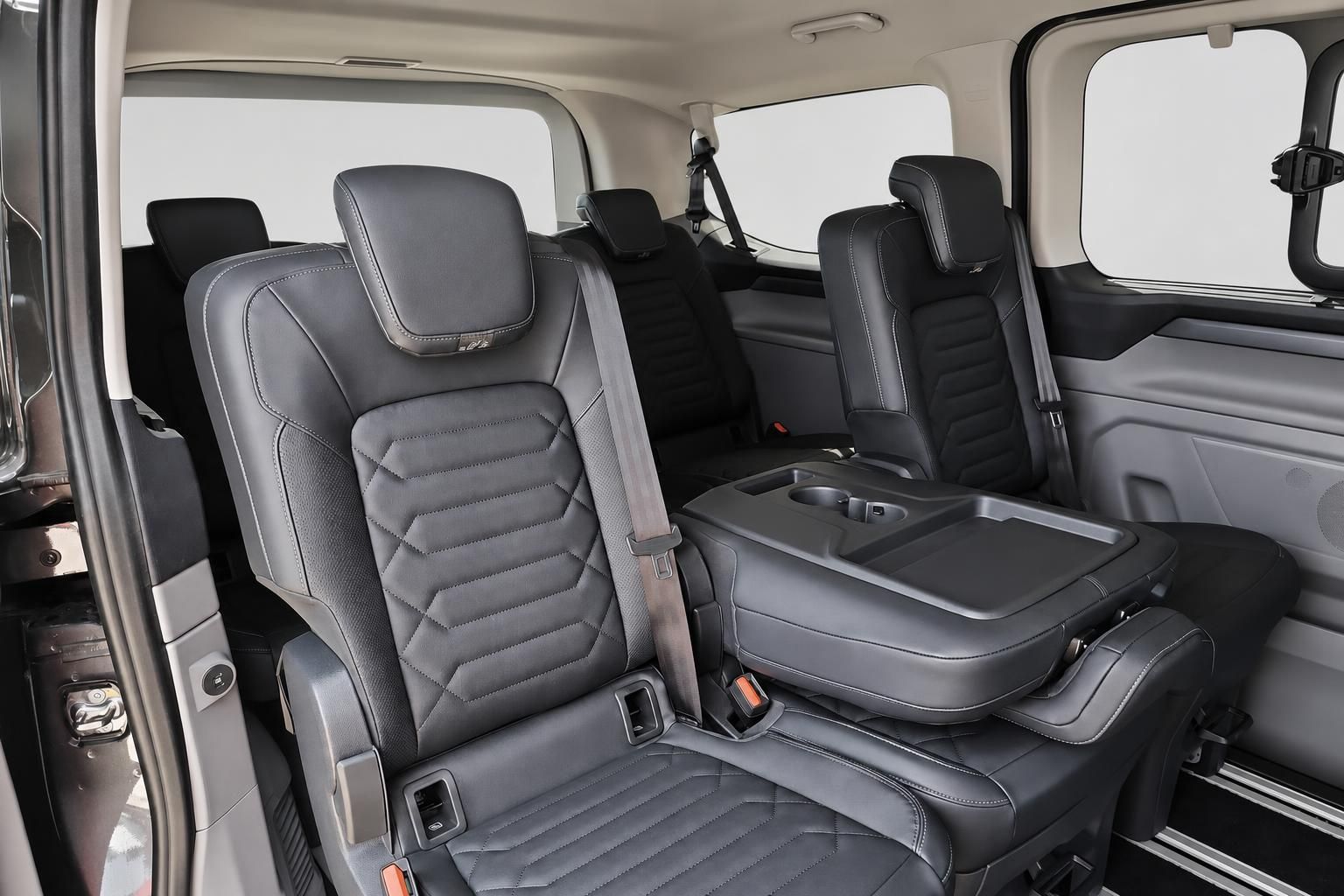 Ford Van Rücksitze aus Leder mit Mittelarmlehne und Getränkehalter
