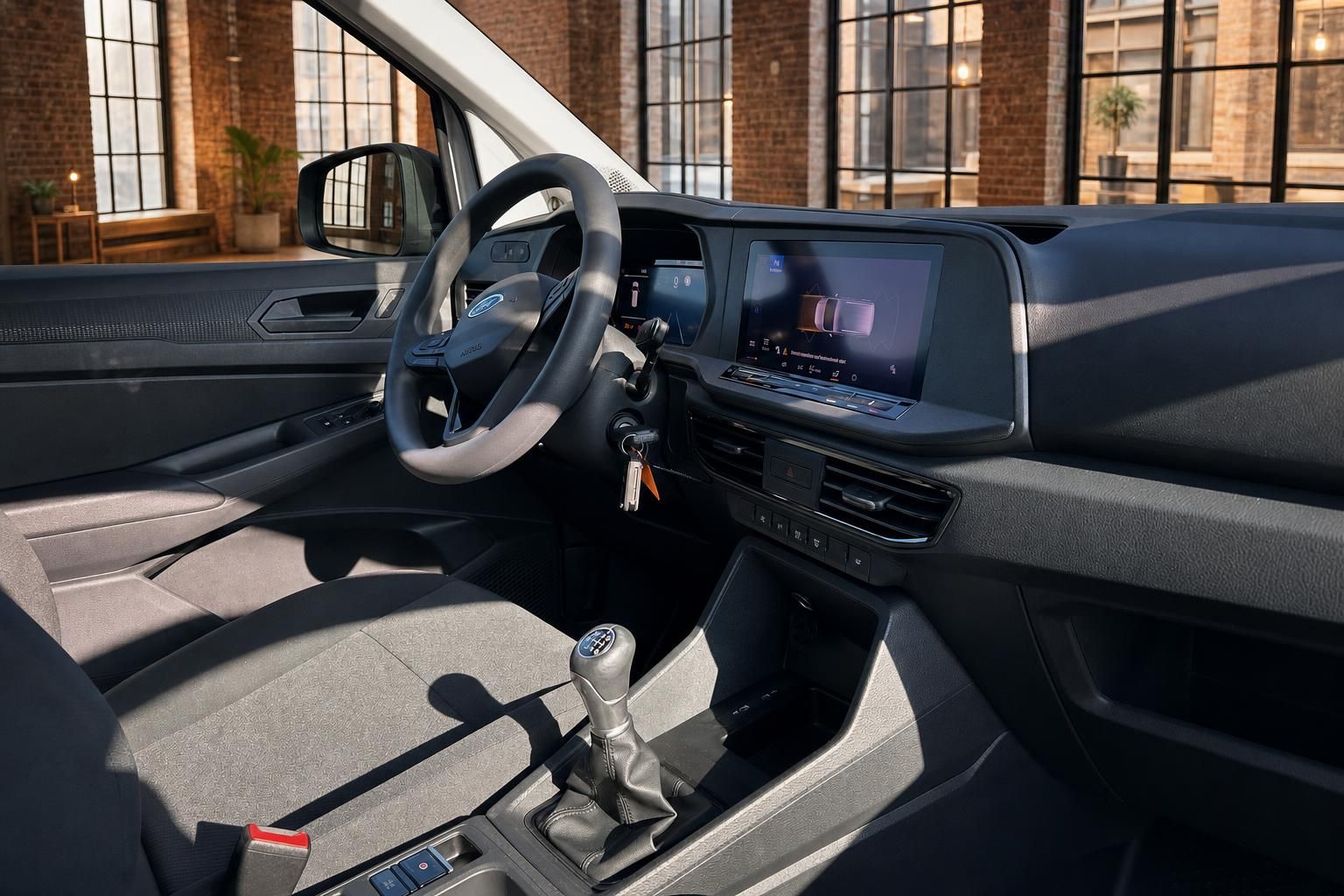 Ford Transit Custom Innenraum – Cockpit mit Lenkrad, Schaltgetriebe und Touchscreen-Infotainment