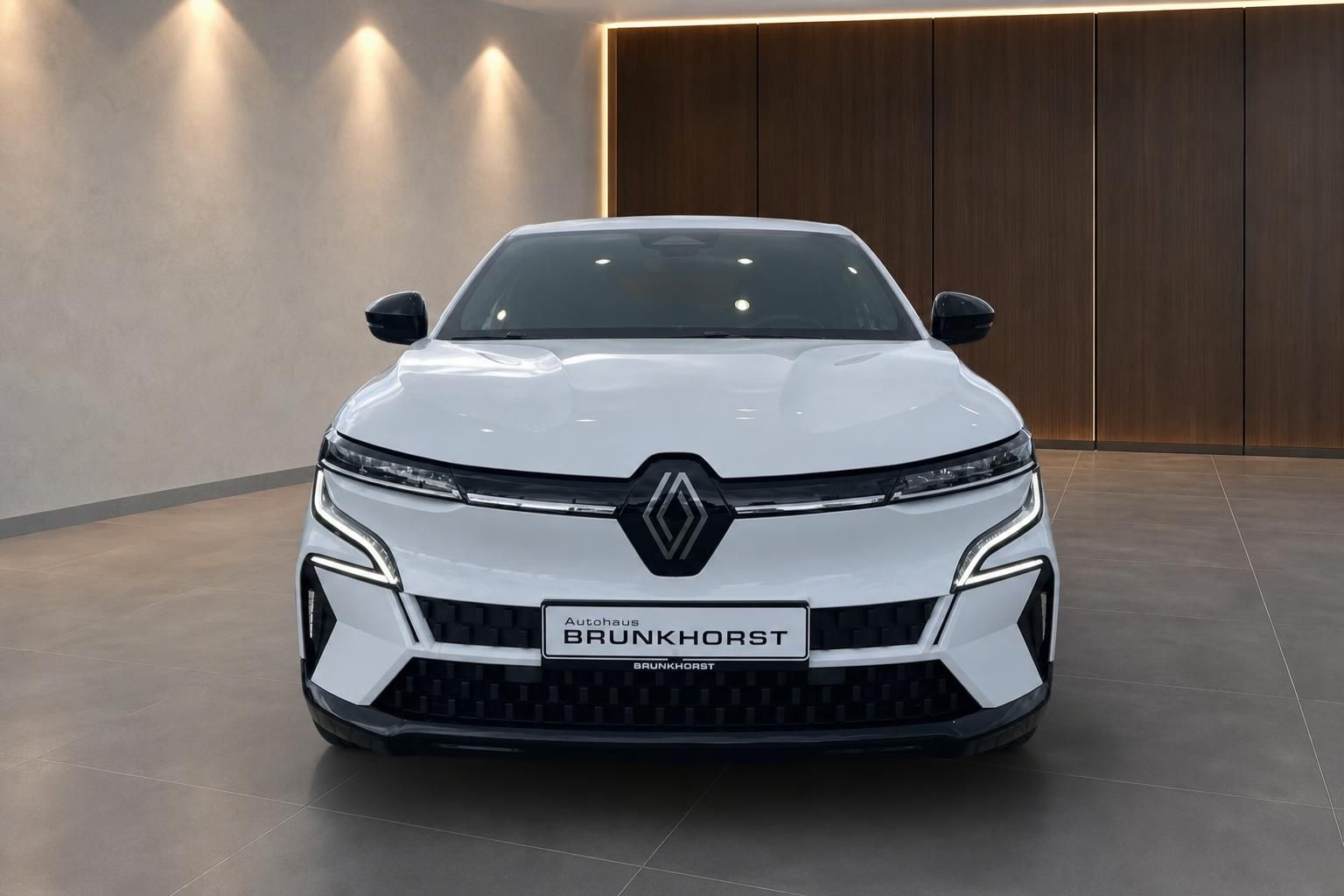 Renault Megane E-Tech Elektro weiss Frontansicht im Autohaus Brunkhorst