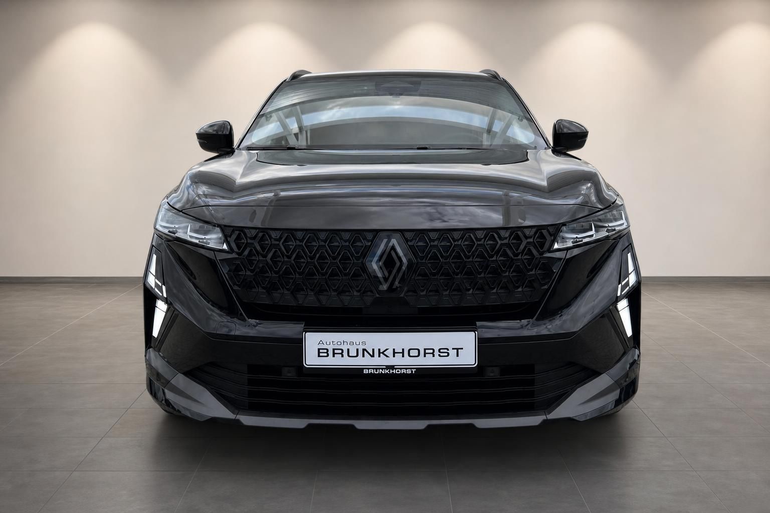 Renault Austral schwarz, Frontansicht mit markantem Kuehlergrill
