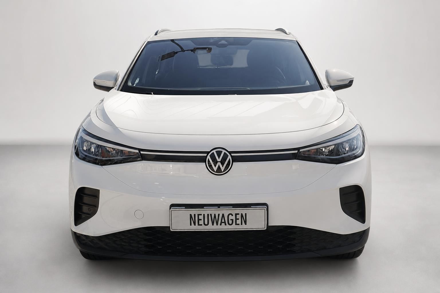 VW ID.4 weiß Frontansicht Elektro-SUV im Studio
