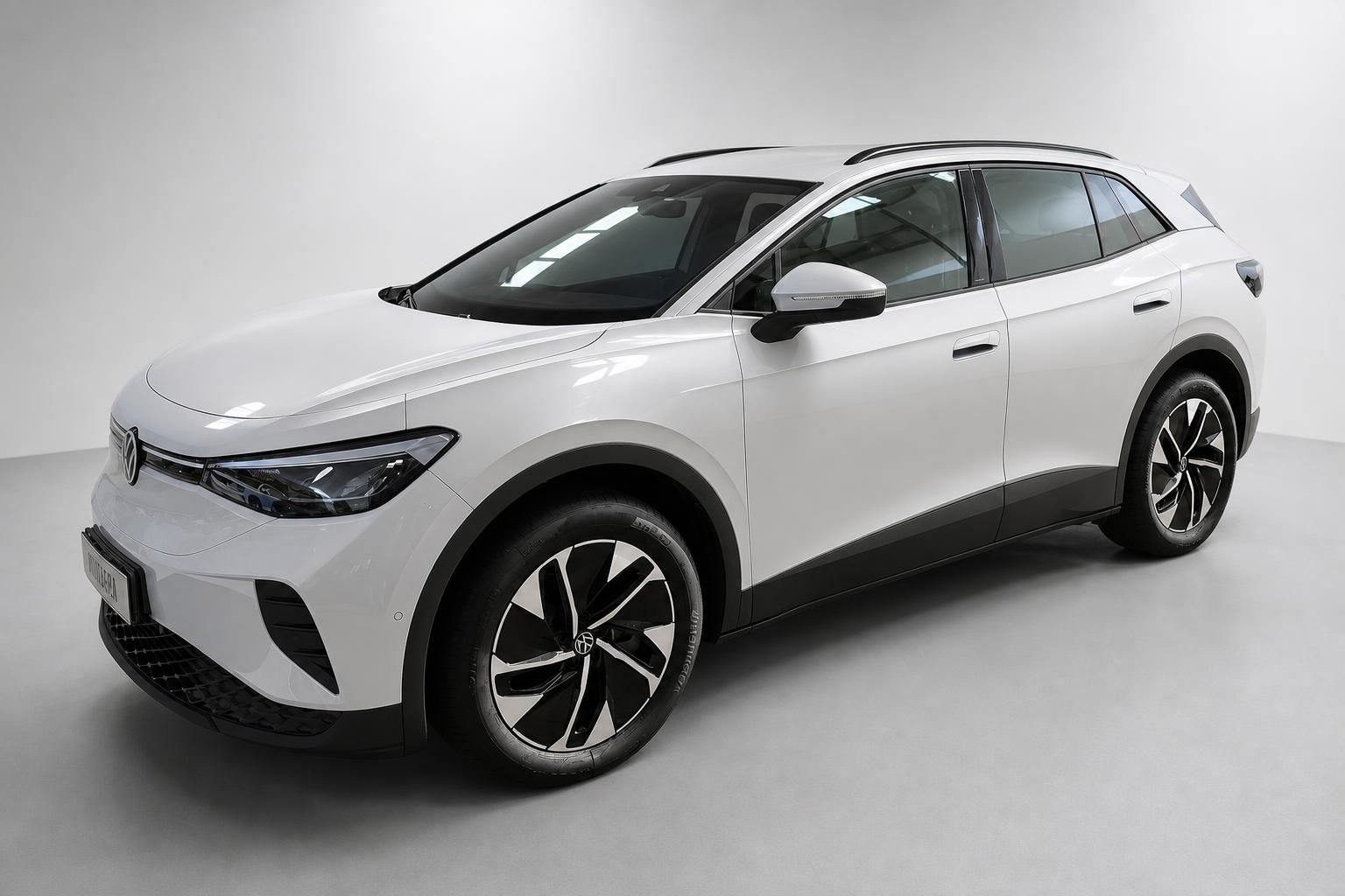 VW ID.4 weiß Seitenansicht vorne Elektro-SUV