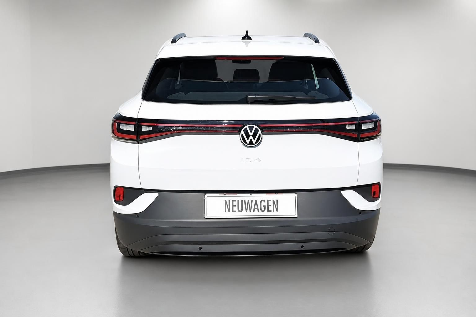 VW ID.4 weiß Heckansicht Elektro-SUV im Studio