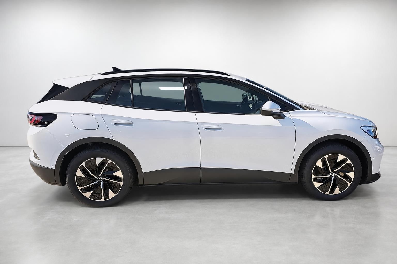 VW ID.4 weiß Seitenansicht Elektro-SUV Studiofoto