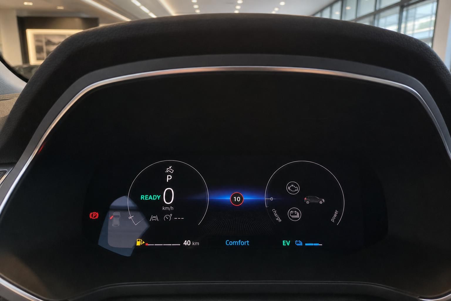 Digitales Kombiinstrument eines Elektro-Hybrid-Fahrzeugs mit Tacho, EV-Anzeige und Comfort-Modus
