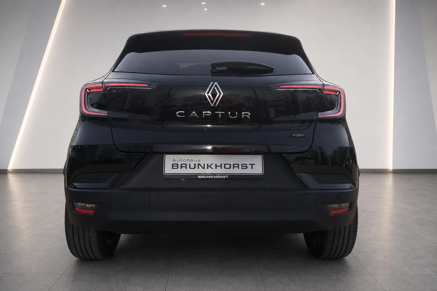 Renault Captur E-Tech Heckansicht schwarz im Autohaus Brunkhorst