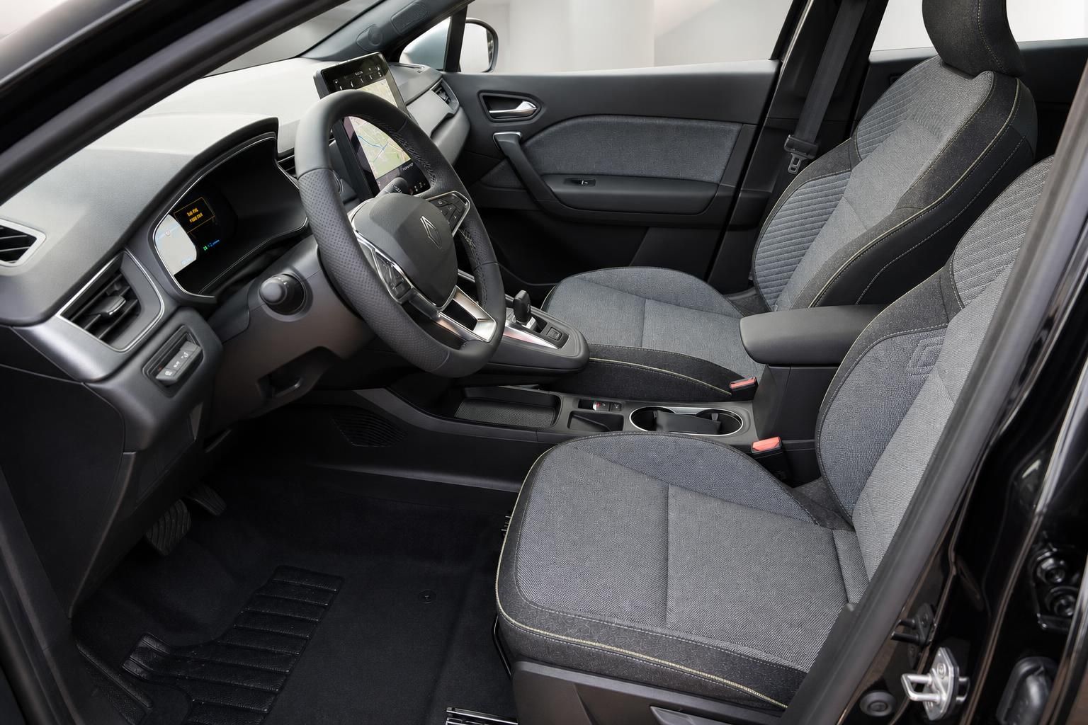 Renault Captur Innenraum Vordersitze grau Lenkrad Touchscreen Cockpit