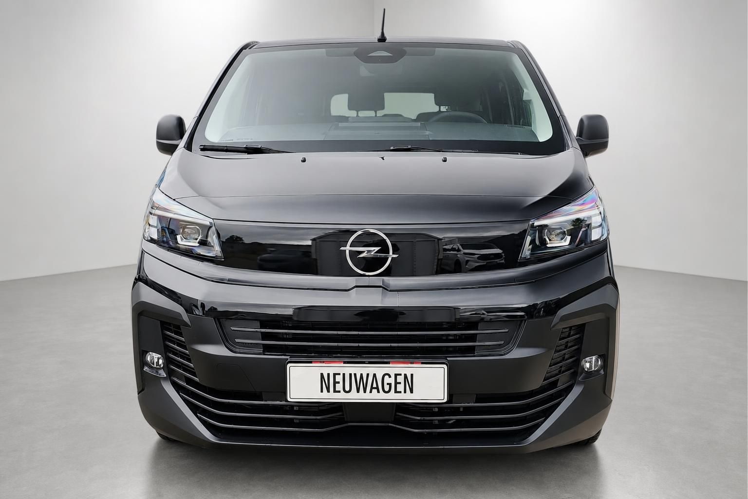 Opel Vivaro schwarz Frontansicht Neuwagen Transporter