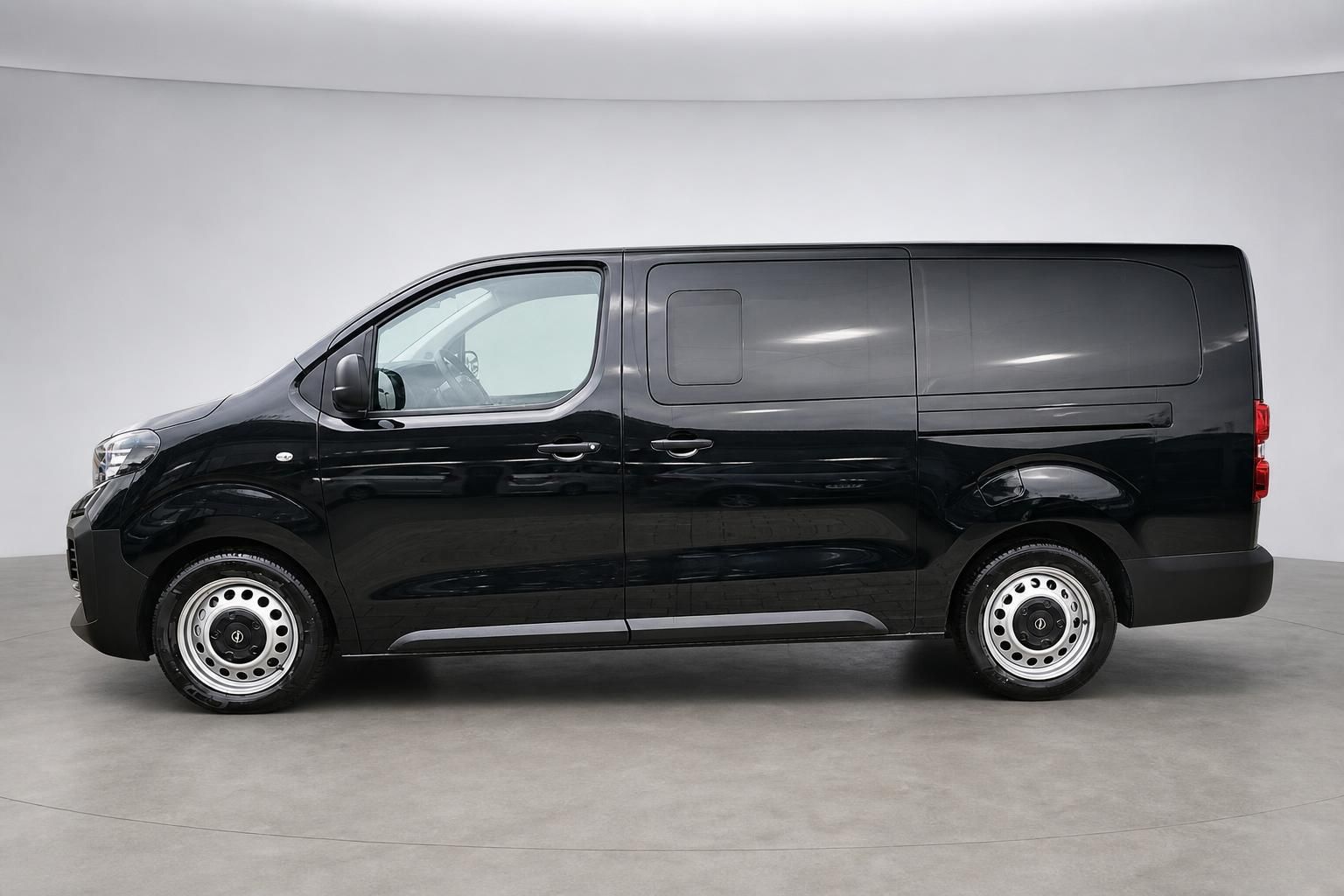 Opel Vivaro schwarz Seitenansicht Neuwagen Kastenwagen