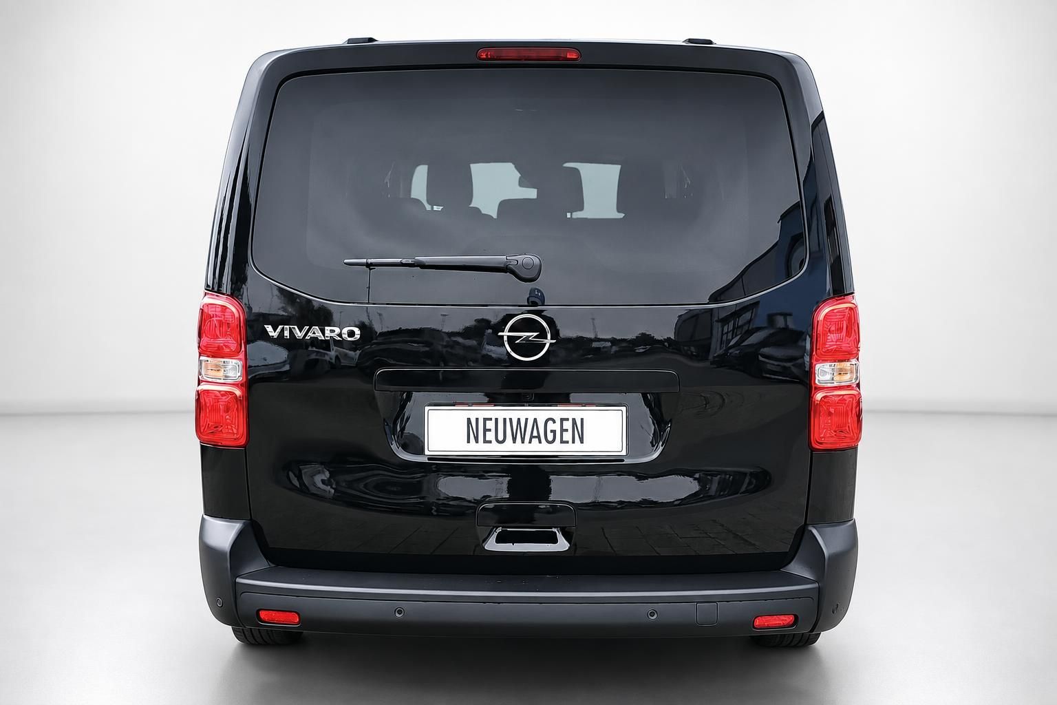 Opel Vivaro schwarz Heckansicht mit Rueckleuchten Neuwagen