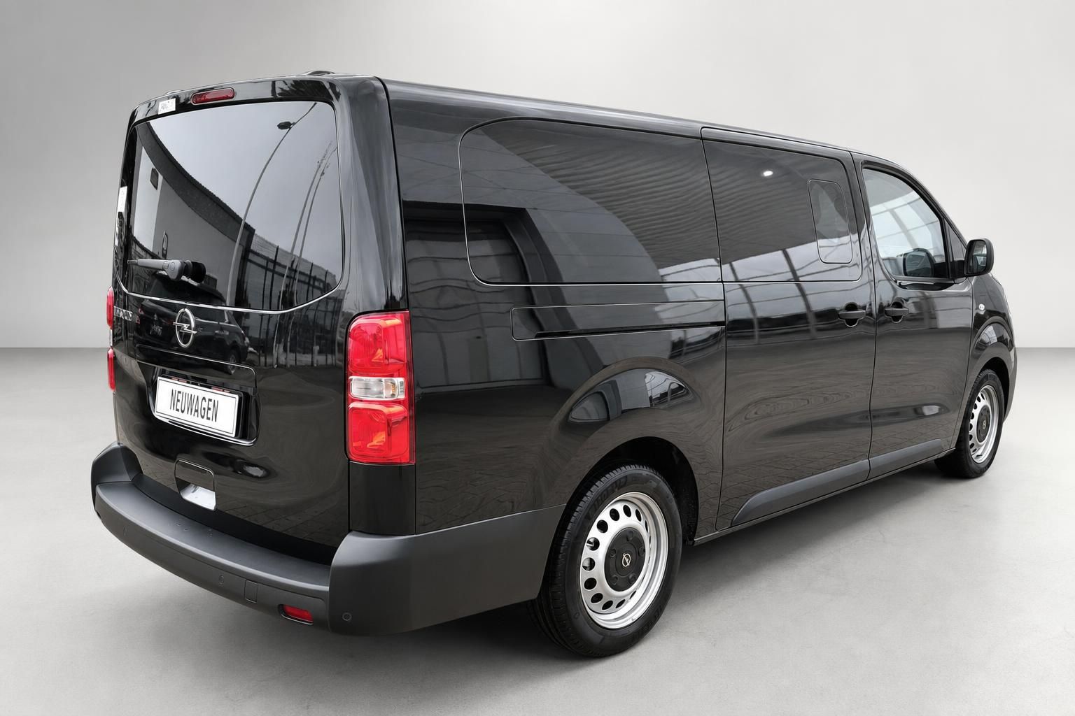 Opel Vivaro schwarz Heck seitlich Neuwagen Transporter