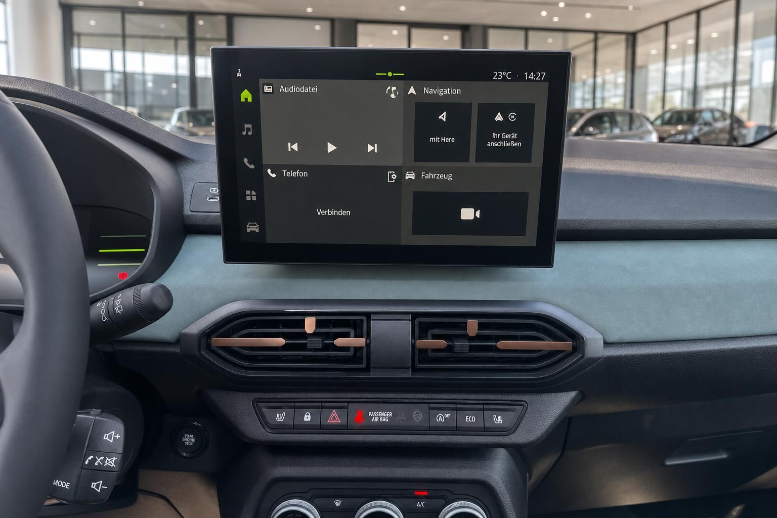 Auto Armaturenbrett mit Touchscreen-Display und Klimaanlage-Bedienfeld