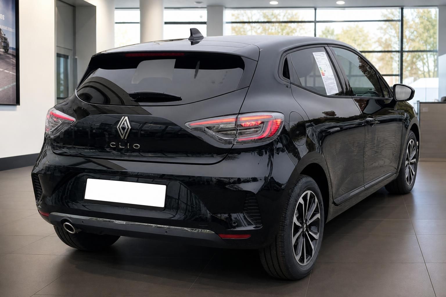 Renault Clio schwarz Heckansicht im Showroom