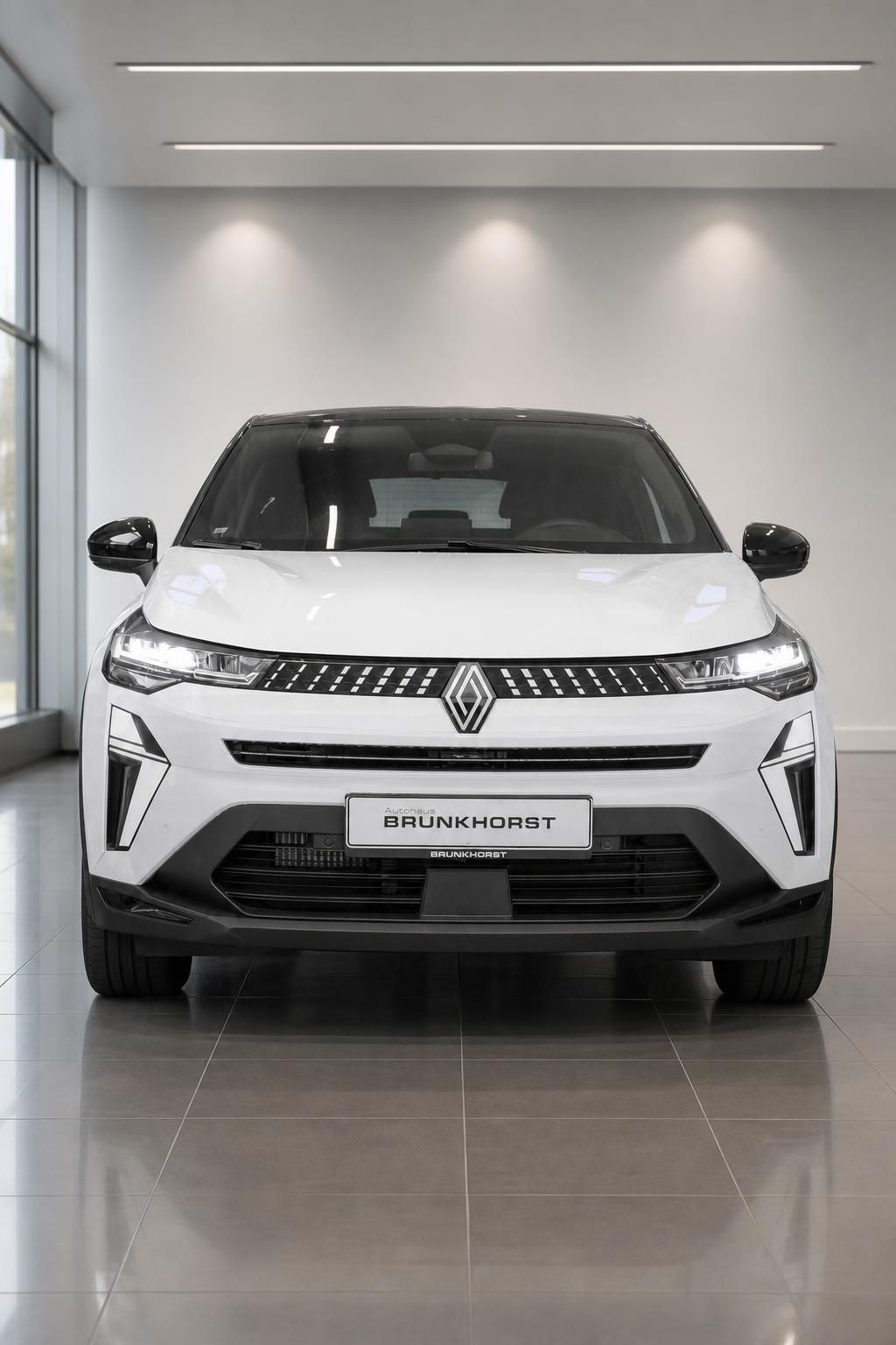 Renault SUV weiß, Frontansicht im Autohaus Brunkhorst