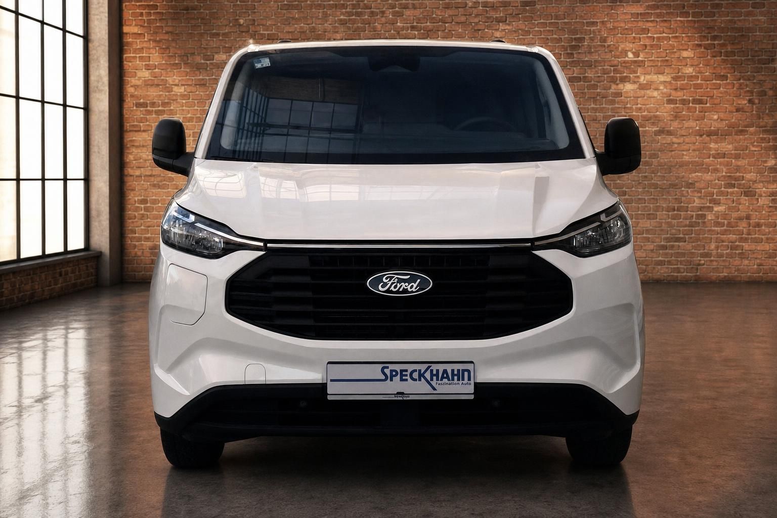 Ford Transit Custom weiss Frontansicht – kompakter Transporter mit modernem Kühlergrill