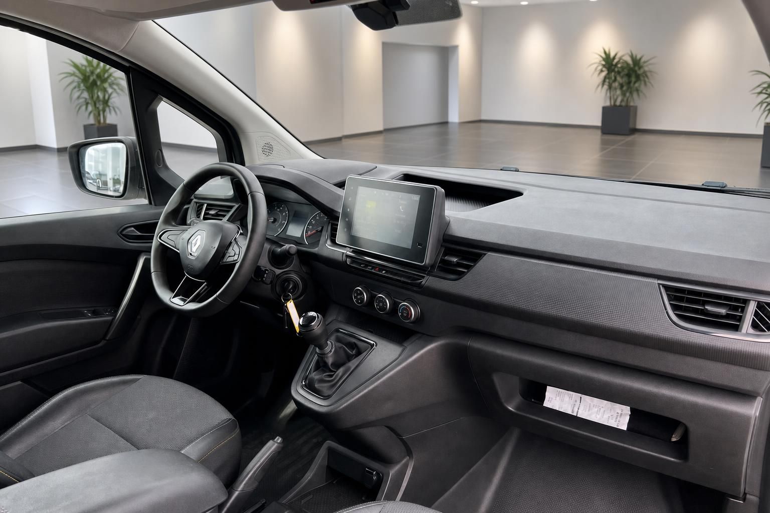 Renault Kangoo Innenraum Armaturenbrett Mittelkonsole Display Navigation schwarz grau