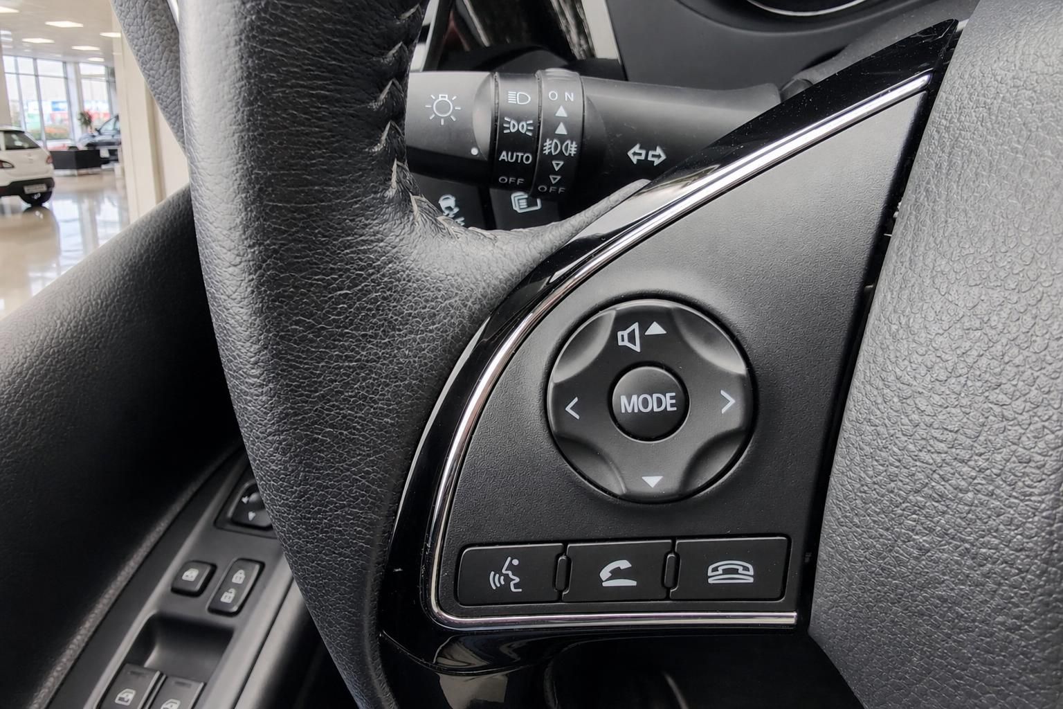 Lenkradtasten mit Bluetooth-Funktion und Lichtschalter im Detail